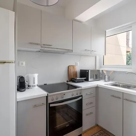 Tranquil Voula Getaway, A Calm Retreat In Voula Apartment *